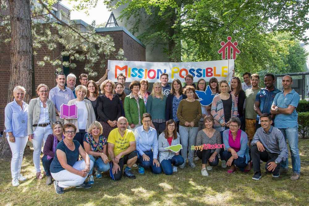 Teambild der Mitarbeitenden von Don Bosco Mission Bonn